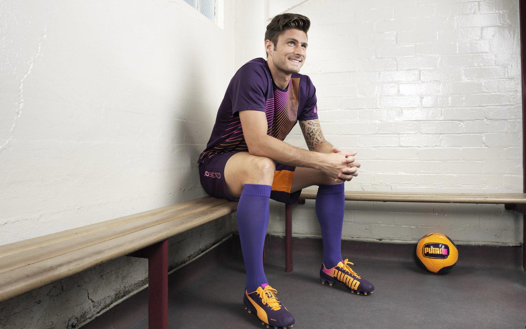 曼城新星埃切韦里未来去向成谜,赫罗纳或成首选,罗马遭明确拒绝