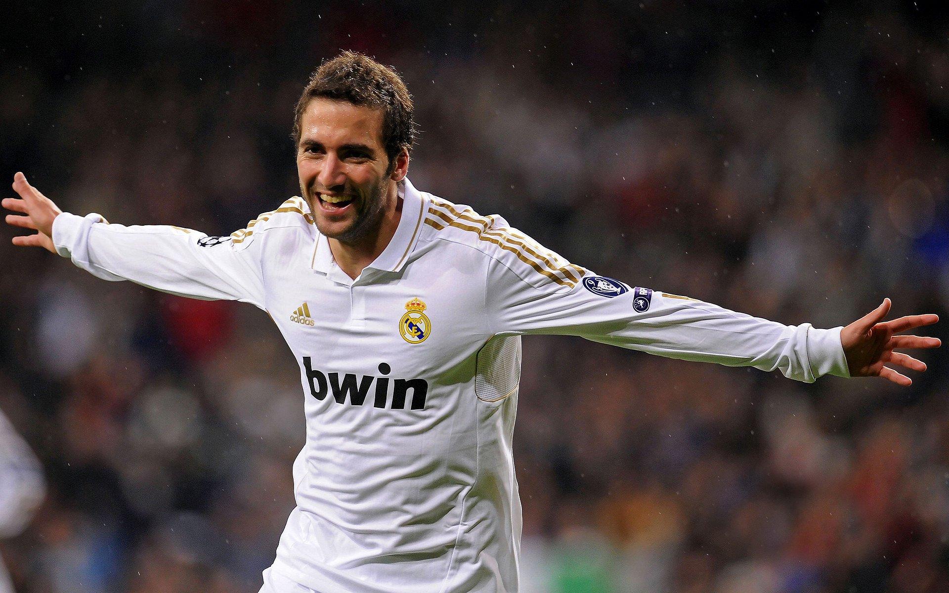 2-1！本泽马点球绝杀 连续3场破门 助吉达联合3连胜进占积分榜前列